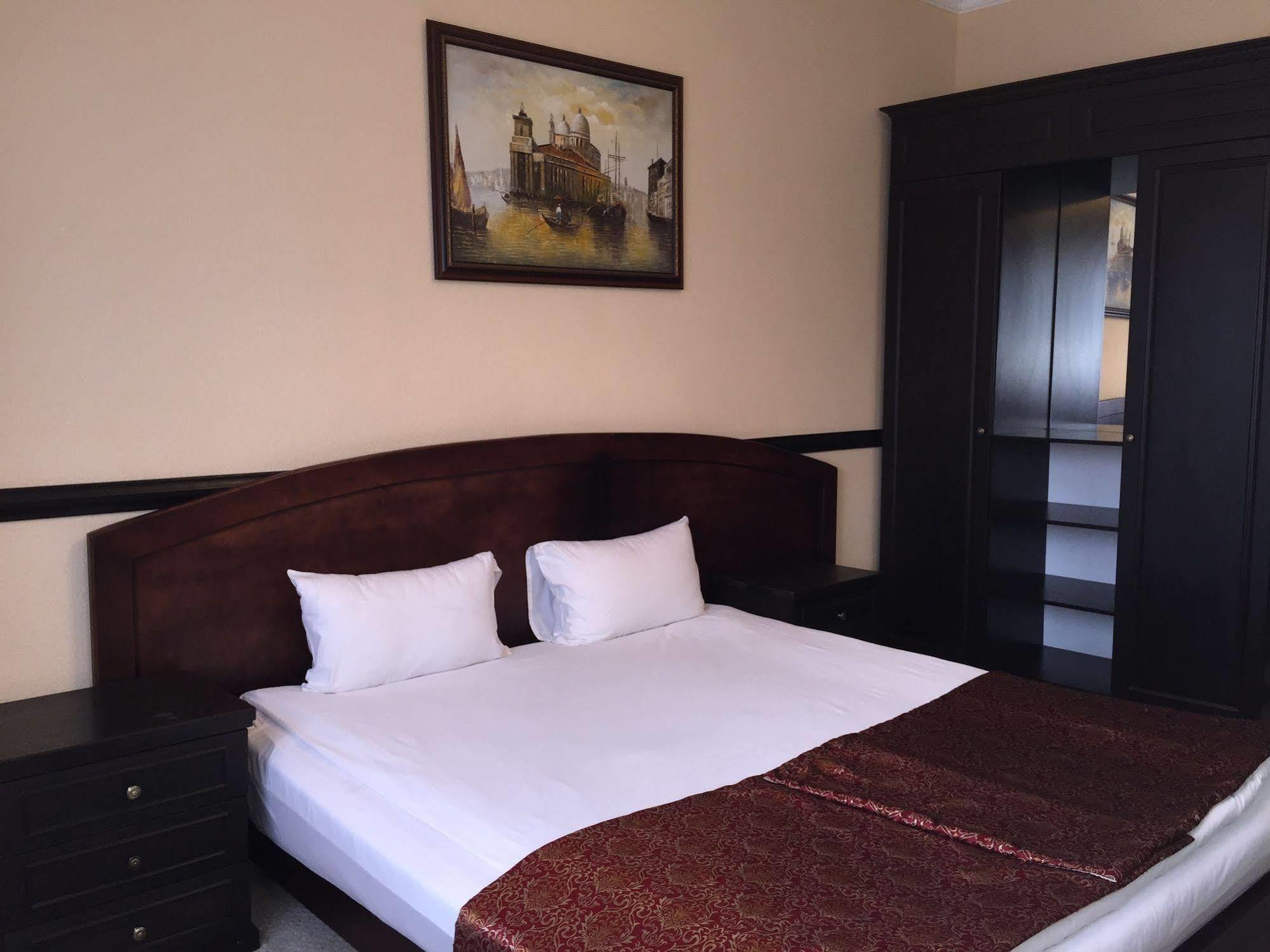 Belon Life Hotel Astana Exterior foto